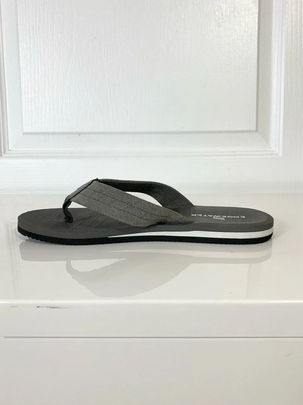 Nwot EDGEWATER Sandals Men US ~11 Grey Thong Rubber